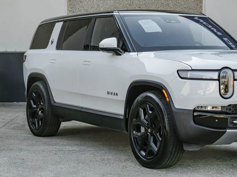 Used 2024 Rivian R1S Adventure AWD/4WD image 9