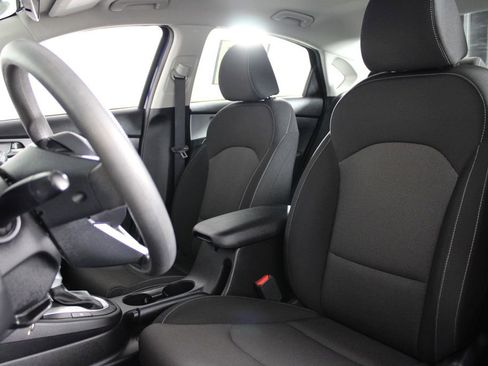 Used 2023 Kia Forte LXS w/ LXS Technology Package image 16