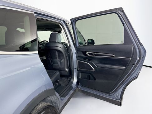 Used 2025 Kia Telluride S FWD image 33