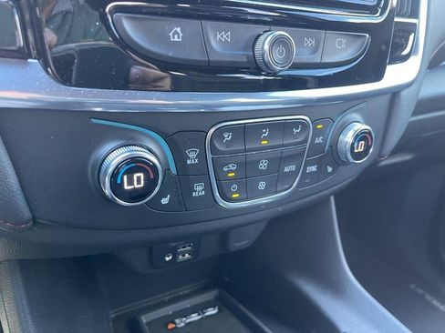 Used 2022 Chevrolet Traverse RS image 28