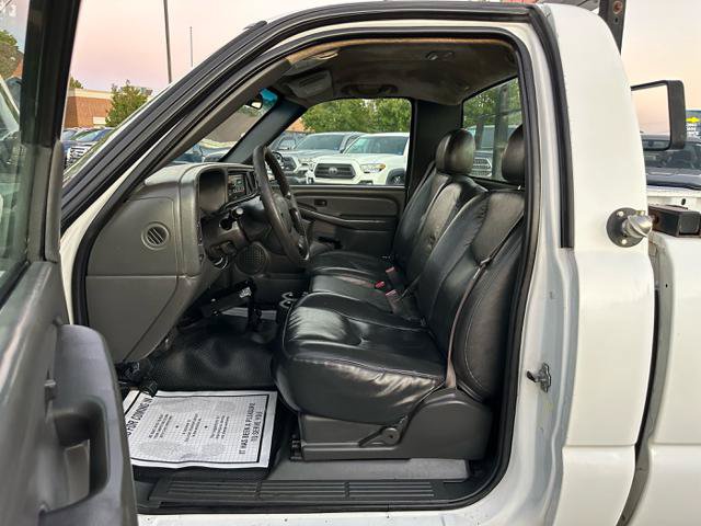 Used 2005 GMC Sierra 2500 W/T w/ Heavy-Duty Power Package RWD image 10