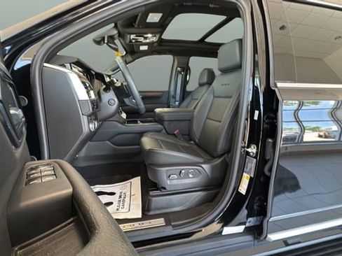 Used 2026 GMC Yukon Denali w/ Sun & Power Step Package AWD/4WD image 10