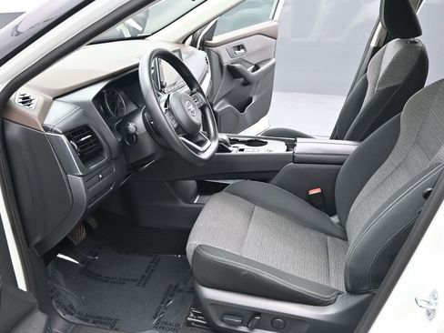 Used 2021 Nissan Rogue SV image 14