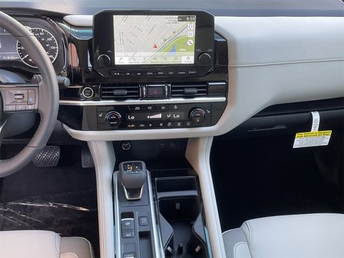 New 2025 Nissan Pathfinder SL image 26