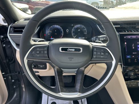 New 2025 Jeep Grand Cherokee Limited w/ Black Appearance Package image 19