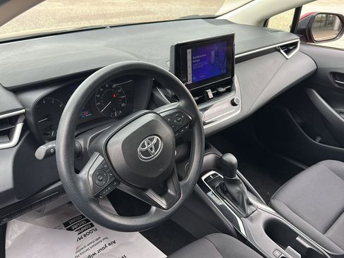 Used 2025 Toyota Corolla LE image 17