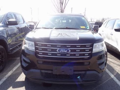Used 2017 Ford Explorer FWD image 2