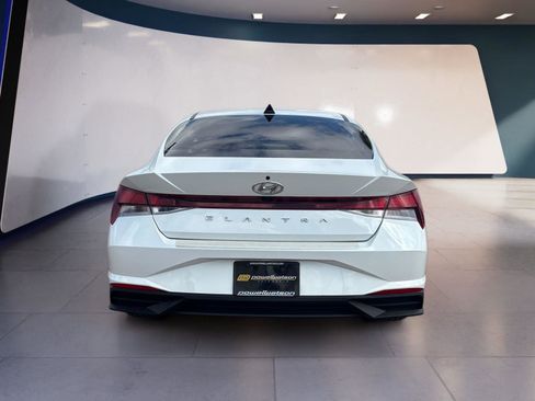 Used 2023 Hyundai Elantra SEL image 4