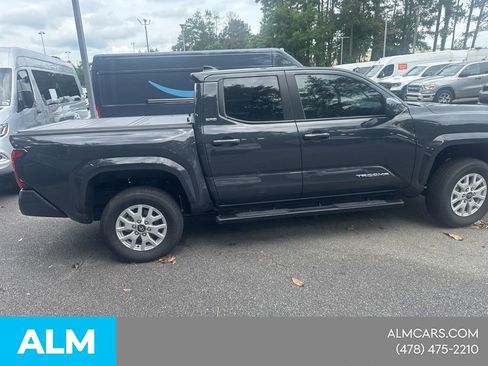 Used 2025 Toyota Tacoma SR5 AWD/4WD image 10