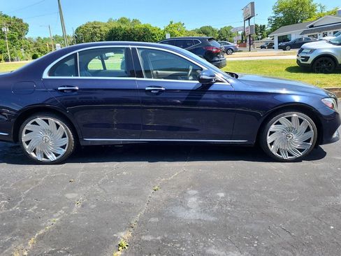 Used 2018 Mercedes-Benz E 300 E 300 4MATIC Sedan 4D image 4