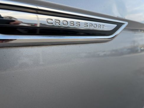 Used 2022 Volkswagen Atlas Cross Sport SE image 11