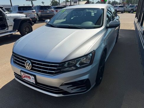 Used 2017 Volkswagen Passat 1.8T R-Line FWD image 6