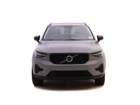 Used 2025 Volvo XC40 B5 Ultra w/ Protection Package Premier image 2