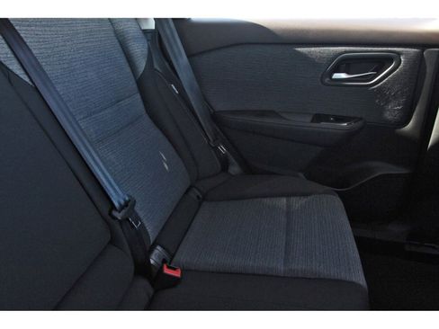 Used 2023 Nissan Rogue SV image 15