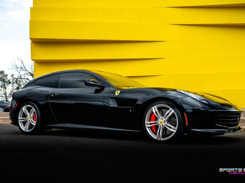 Used 2017 Ferrari GTC4Lusso AWD/4WD image 10