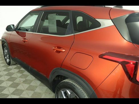 Used 2024 Kia Seltos S image 16