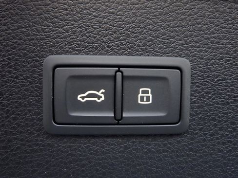 Used 2023 Audi Q5 2.0T Premium w/ Convenience Package image 18