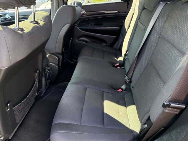 Used 2019 Jeep Grand Cherokee Laredo AWD/4WD image 17