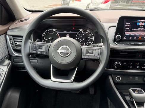 Used 2023 Nissan Rogue S AWD/4WD image 13