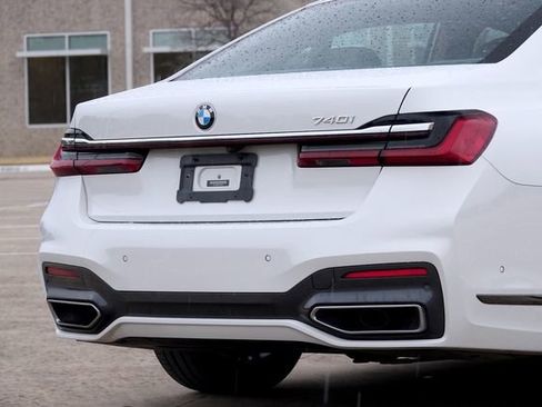 Used 2021 BMW 740i w/ M Sport Package image 17