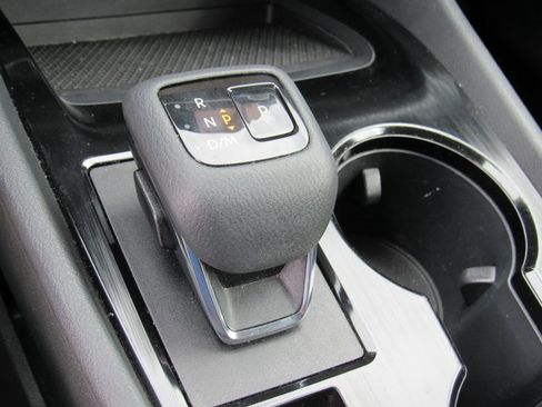 Used 2023 Nissan Rogue SV image 18