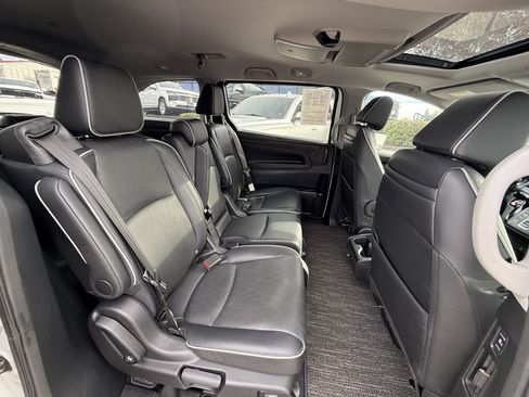 Used 2023 Honda Odyssey Elite image 12