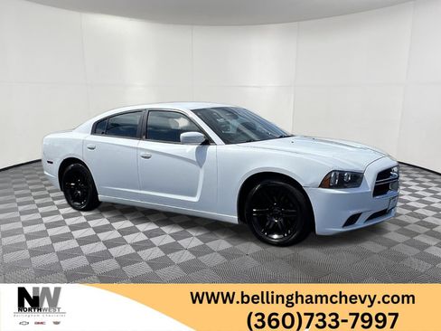 Used 2014 Dodge Charger SE RWD image 1