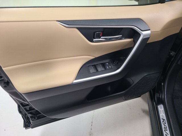 Used 2022 Toyota RAV4 XLE w/ Convenience Package AWD/4WD image 21
