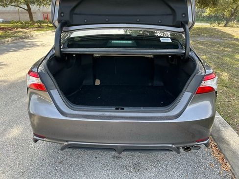 Used 2020 Toyota Camry SE image 10