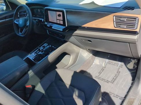 Certified 2024 Volkswagen Atlas SE image 13