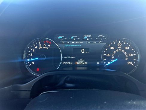 Used 2015 Ford F150 Platinum w/ Equipment Group 701A Luxury image 9