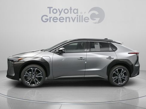 Used 2024 Toyota bZ4X AWD w/ Weather Package image 5