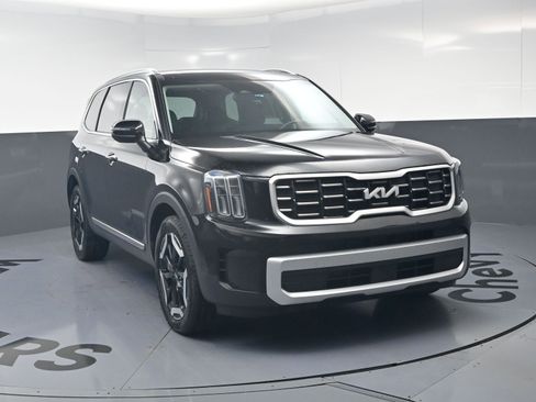 Used 2024 Kia Telluride S w/ S Sunroof Package FWD image 3