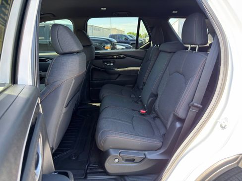 Used 2025 Honda Pilot Sport image 25