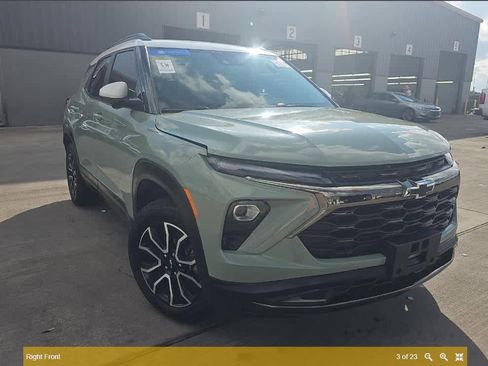 Used 2025 Chevrolet TrailBlazer ACTIV w/ Convenience Package image 3
