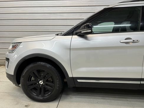 Used 2018 Ford Explorer XLT w/ Equipment Group 201A AWD/4WD image 4