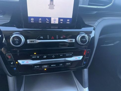 Used 2023 Ford Explorer Limited w/ Limited Technology Package image 32