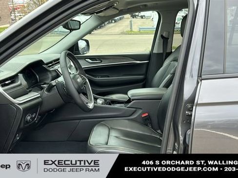 Used 2023 Jeep Grand Cherokee Limited image 9