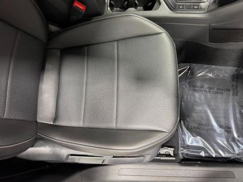 Used 2021 Volkswagen Tiguan SE image 19