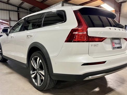 Used 2024 Volvo V60 B5 Cross Country Plus image 6