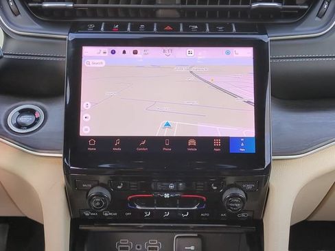 Used 2024 Jeep Grand Cherokee L Limited RWD image 17