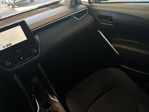 Used 2025 Toyota Corolla Cross LE image 34