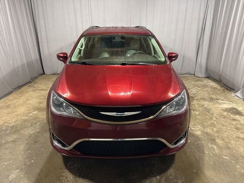 Used 2017 Chrysler Pacifica Touring-L Plus image 2