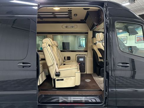 Used 2020 Mercedes-Benz Sprinter 3500 image 32