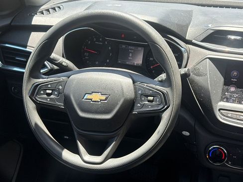 Used 2022 Chevrolet TrailBlazer LT w/ Confidence II Package FWD image 13