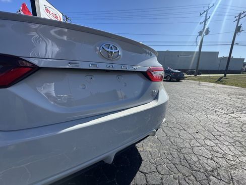Used 2022 Toyota Camry SE image 5