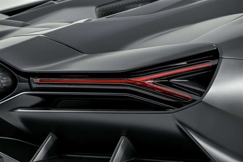 Used 2024 Lamborghini Revuelto AWD/4WD image 21