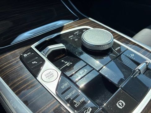 Used 2024 BMW X7 xDrive40i AWD/4WD image 33