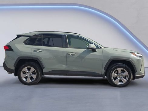 Used 2022 Toyota RAV4 XLE w/ Convenience Package AWD/4WD image 7