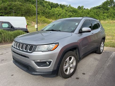 Used 2018 Jeep Compass Latitude w/ Popular Equipment Group FWD image 1